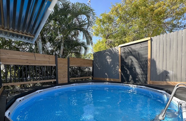 GLAMPER w/Private Pool☀️🌴Near Downtown Wpb, Airport PBI✈️ Tanger Oulets🛍️ Beaches 🌊