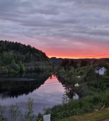 Glamping on idyllic lake, paddle boards & rowboat