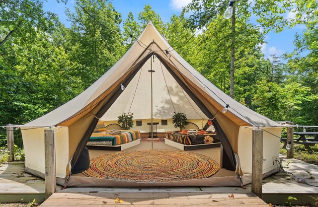 Glamping Yurt #2 in Red River Gorge with Wooded Views & Bathhouse