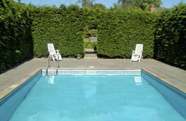 GLAN CLWYD ISA - CAE CALED COTTAGE, pet friendly in Bodfari