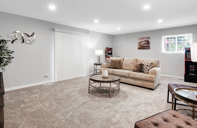 Glendale Heights FHS Rental - Windsor Ln