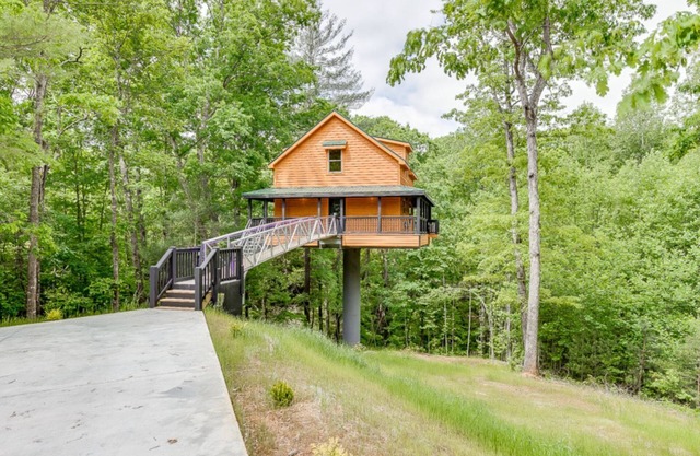 Gold Peak Treehouse Near Helen, Georgia - Cedar Creek Rentals LLC