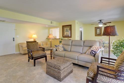 Golf Course Condo with Patio in Cathedral City!