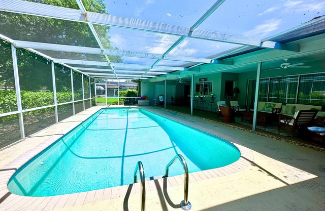 GOLF COURSE VIEW/HEATED POOL/LANAI/PIANO/FOOSBALL/BBQ-NEAR BEACH/MUSEUM/SHOPS!