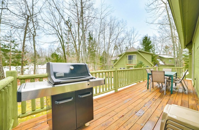 Golf, Hike & Soak in Pond Views: Lewiston Escape!