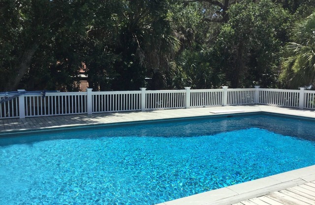Golfcart & pool! Beautiful, relaxing Accommodations.