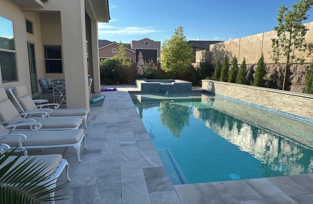Golfers Getaway 3-bedroom pool home with AC, in soothing Mesquite