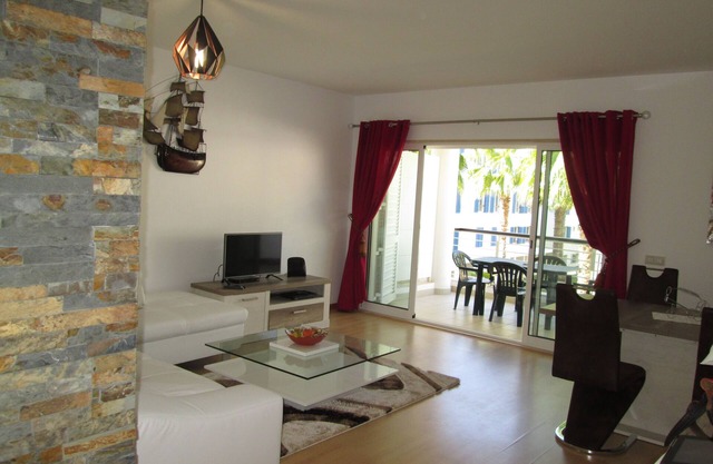 Gorgeous 1 bed apt on the MARINA with FREE Pool access & FREE garage parking