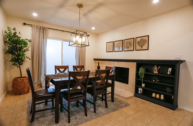 Gorgeous 2BD/2B with amazing outdoor experience