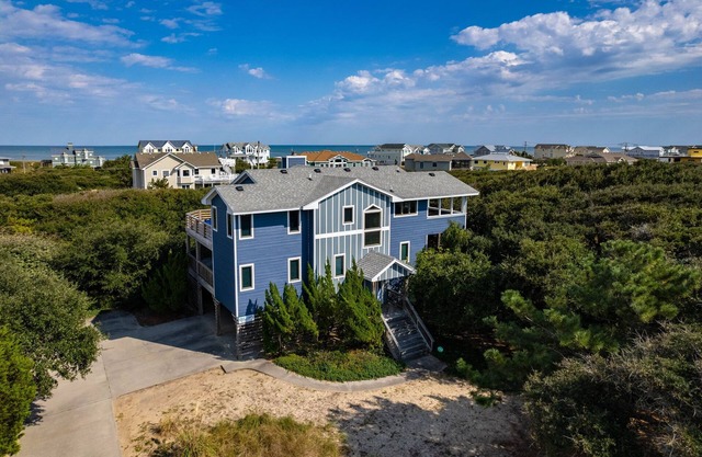 Gorgeous 5 BDRM w/Sweeping Ocean Views + Pool - Dog Friendly