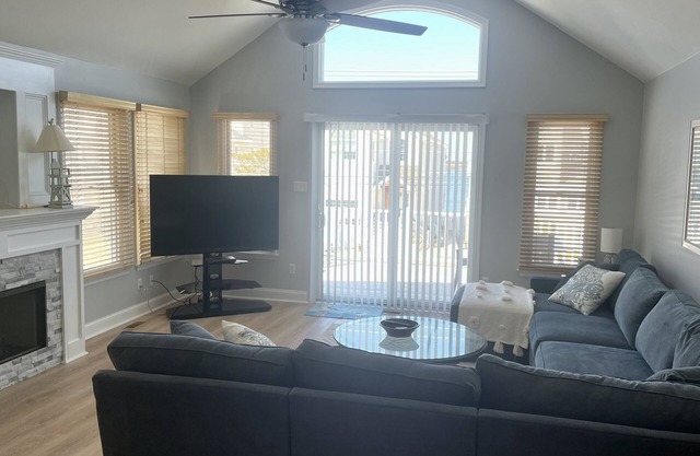 Gorgeous and Spacious Four Bedroom Townhouse. Great Location!