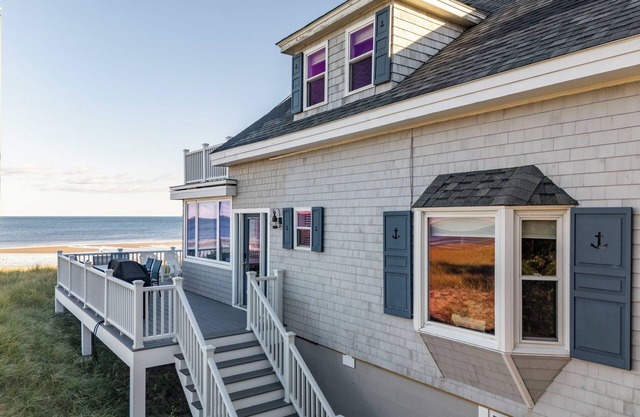 Gorgeous and Unique New England Beach House: Panoramic Views of Saco Bay!