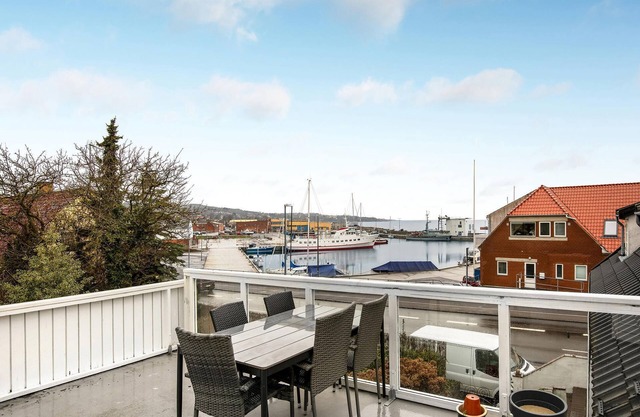 Gorgeous apartment in Allinge with WiFi