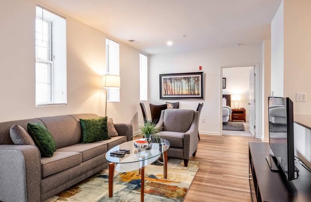 Gorgeous Apt with Kitchen