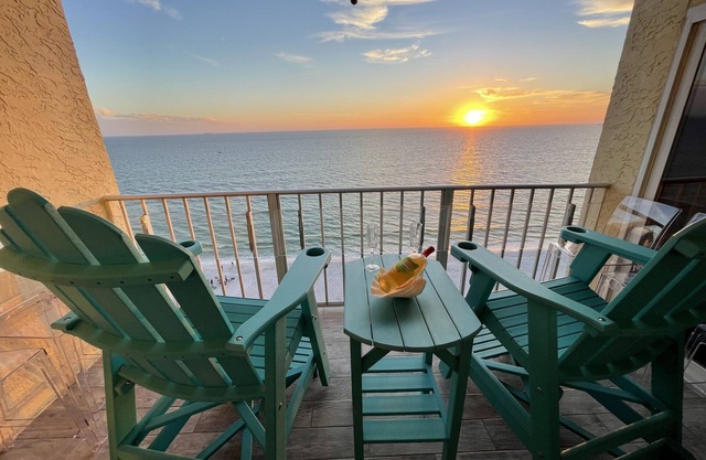 Gorgeous Beachfront Condo! Beach Chairs now Included!