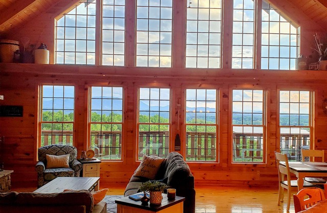 Gorgeous Cabin With Amazing Views of the Smokies