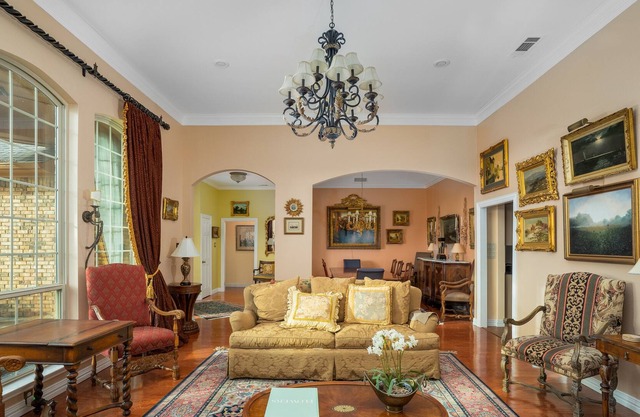 Gorgeous Colonial Chateau for Large Groups