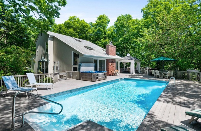 Gorgeous Garden Home with secluded and heated pool, quiet getaway