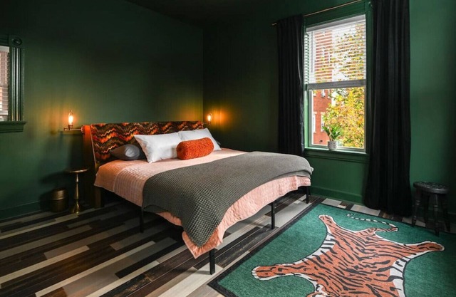 Gorgeous Gem in Heart of Hills