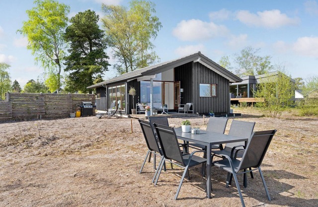 Gorgeous home in Egå with WiFi