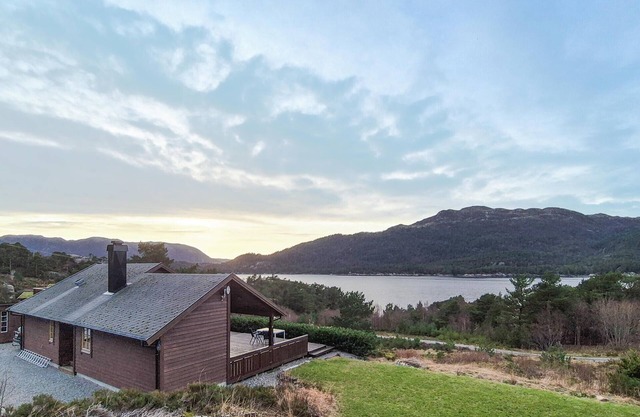 Gorgeous home in Eivindvik with WiFi