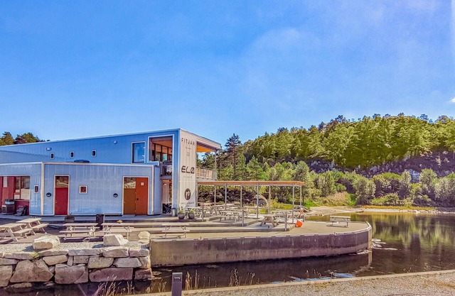 Gorgeous home in Fitjar with kitchen