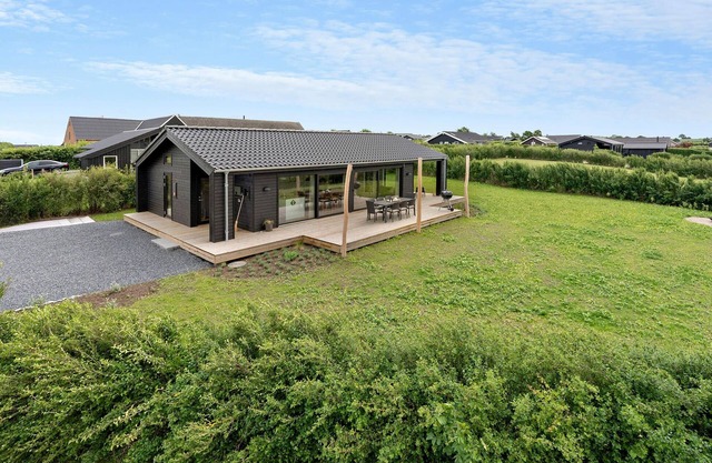 Gorgeous home in Frørup with kitchen