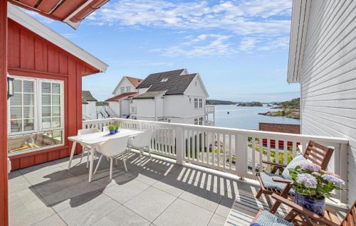 Gorgeous Home In Gjeving With Wifi