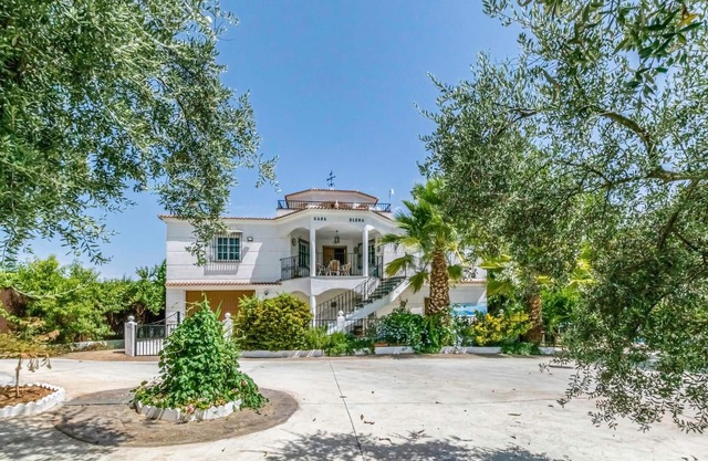 Gorgeous home in Iznajar