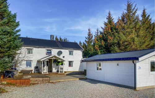 Gorgeous Home In Kverva With Wifi