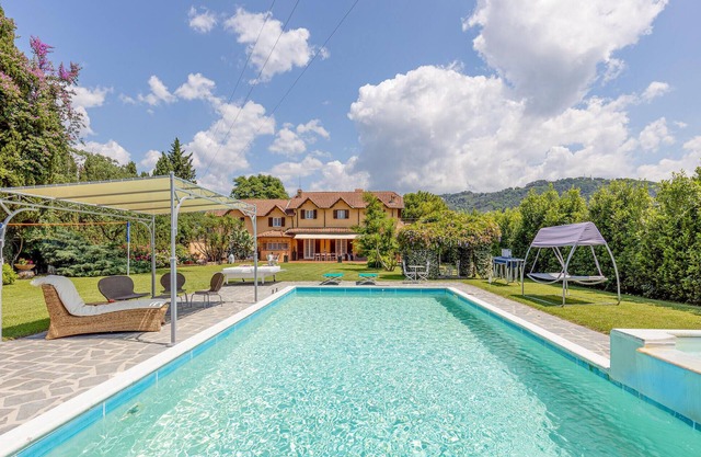 Gorgeous home in Massarosa -LU-