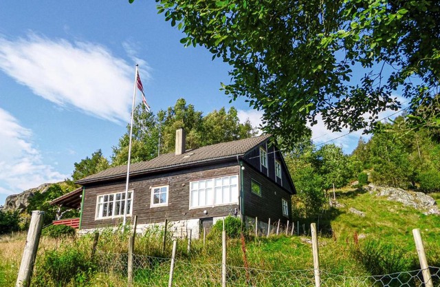 Gorgeous Home In Matre With Wifi