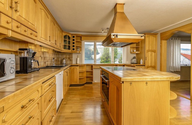 Gorgeous home in Mittet with kitchen