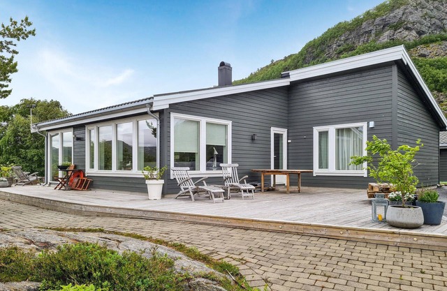 Gorgeous home in Revsnes with WiFi