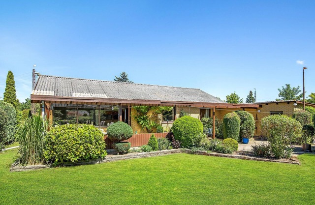 Gorgeous home in Rønne with kitchen