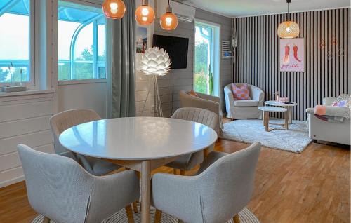 Gorgeous Home In Sørbøvågen With Wifi