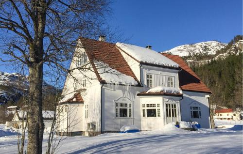 Gorgeous Home In Tonstad With Wifi