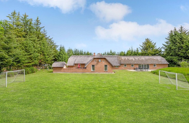 Gorgeous home in Ulfborg with sauna