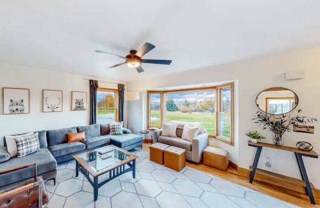 Gorgeous house w/hot tub, mountain views, 12 mins to Okemo, game room, sleeps 12