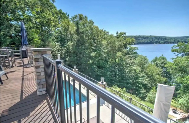 Gorgeous, Lake-Front Retreat at Lake Wallenpaupack! Perfect year-round!