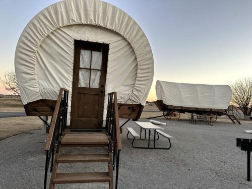 Gorgeous Nature Getaways in this Wonderful Covered Wagon Rental for 4 in Moore, Oklahoma