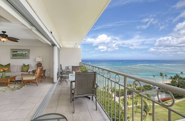 GORGEOUS OCEAN VIEW and Sunsets! Full Kitchen, Washer/Dryer, Wi-Fi, Sleeps 4.