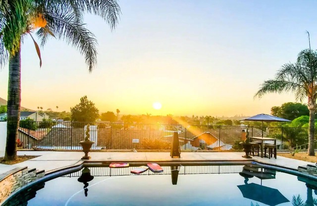 Gorgeous Poolhouse with Stunning Views