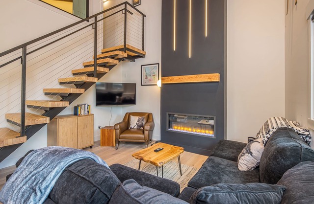 Gorgeous remodeled, cozy condo with fireplace and community hot tub and sauna