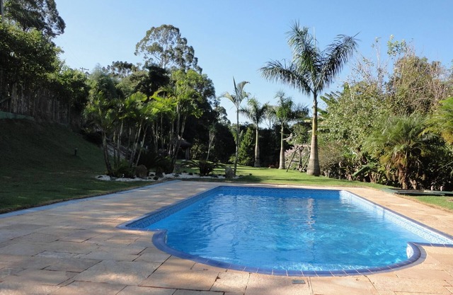Gorgeous Sitio with wide green area ! Pool ! Lake ! Barbecue grill !