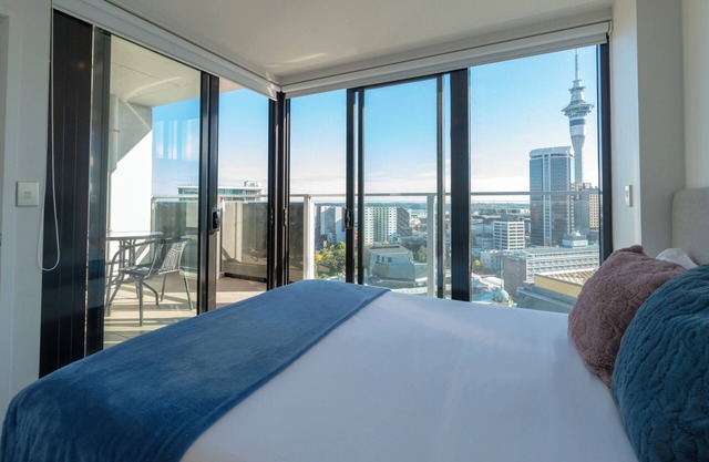 Gorgeous SkyTower view 2 Bedroom Apartment