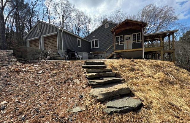 Gorgeous & Spacious Lake Front Home