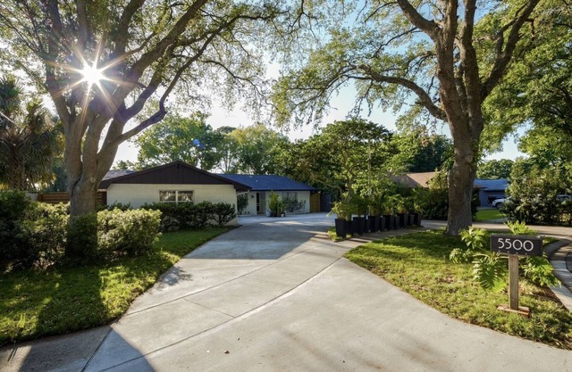 Gorgeous, spacious Mid Century Sanctuary in the heart of Orlando, Florida