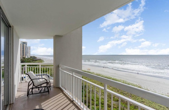 Gorgeously remodeled 2 bedroom ocean front unit - 509 South Hampton condo