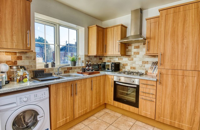 Gornal Dudley-2bed-Contractor &Long stay -Parking!